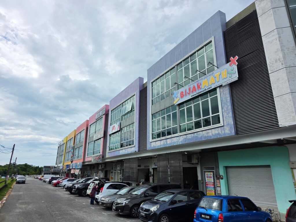 Signboard BijakMath by Pusat Tuisyen Mahir Matematik Gong Badak