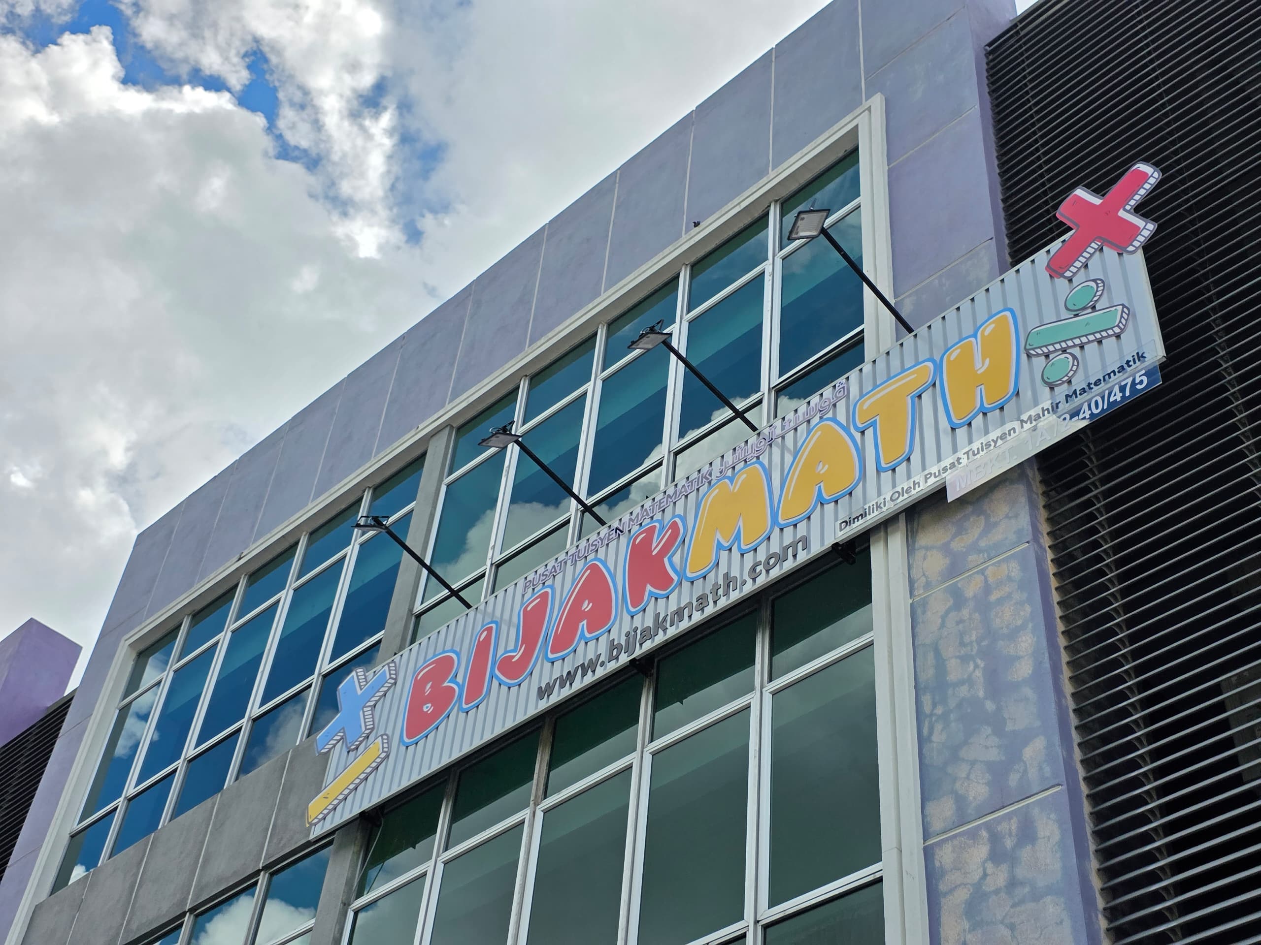 Signboard BijakMath by Pusat Tuisyen Mahir Matematik Gong Badak